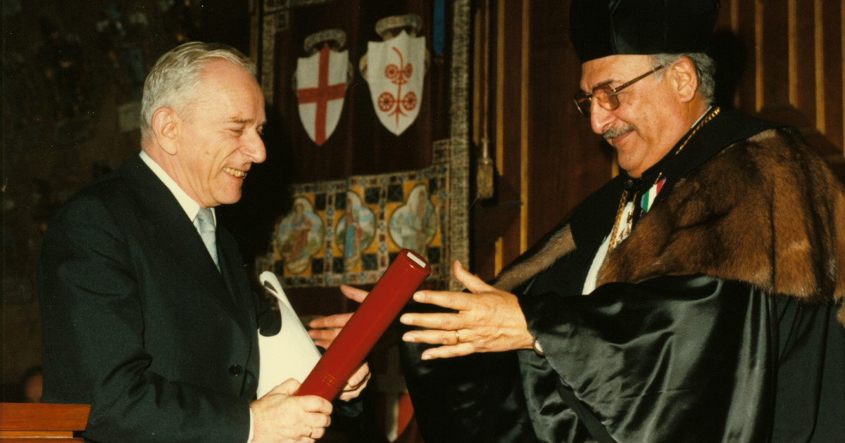 foto cermonia consegna diploma di laurea