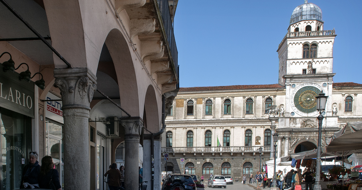 Orologio, vista piazza