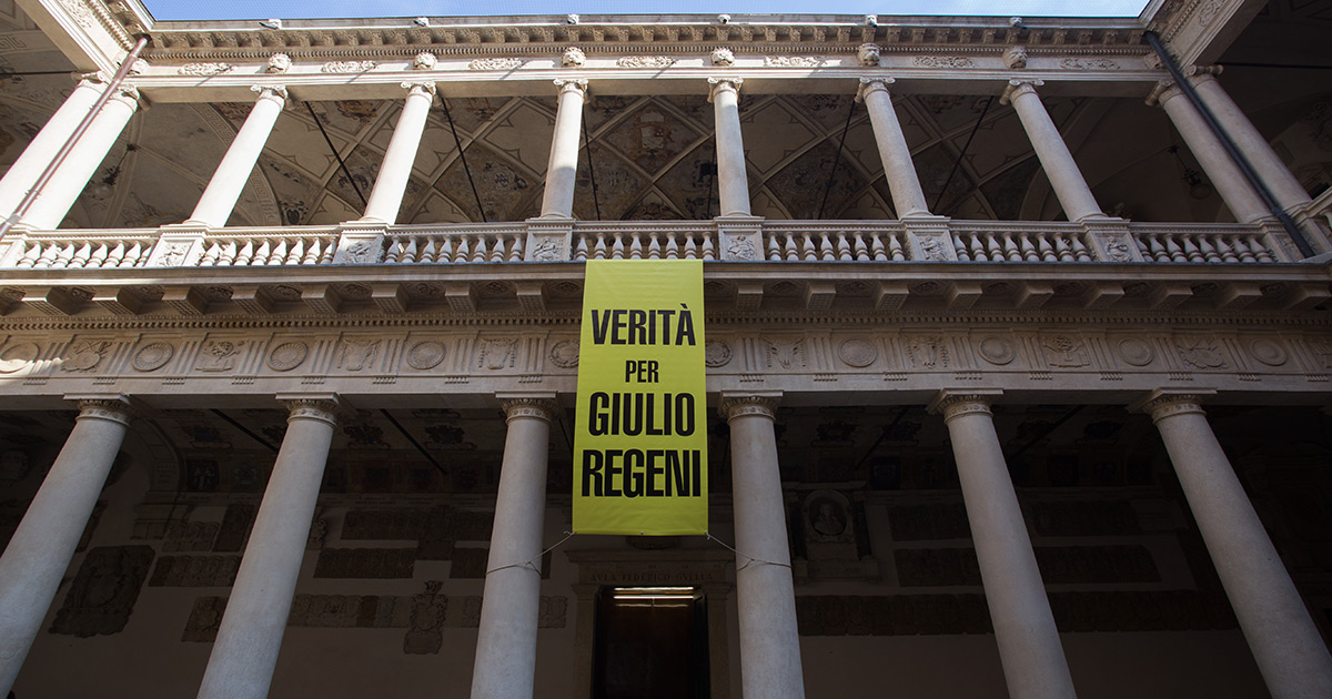 Lo striscione per Giulio Regeni esposto a Palazzo Bo