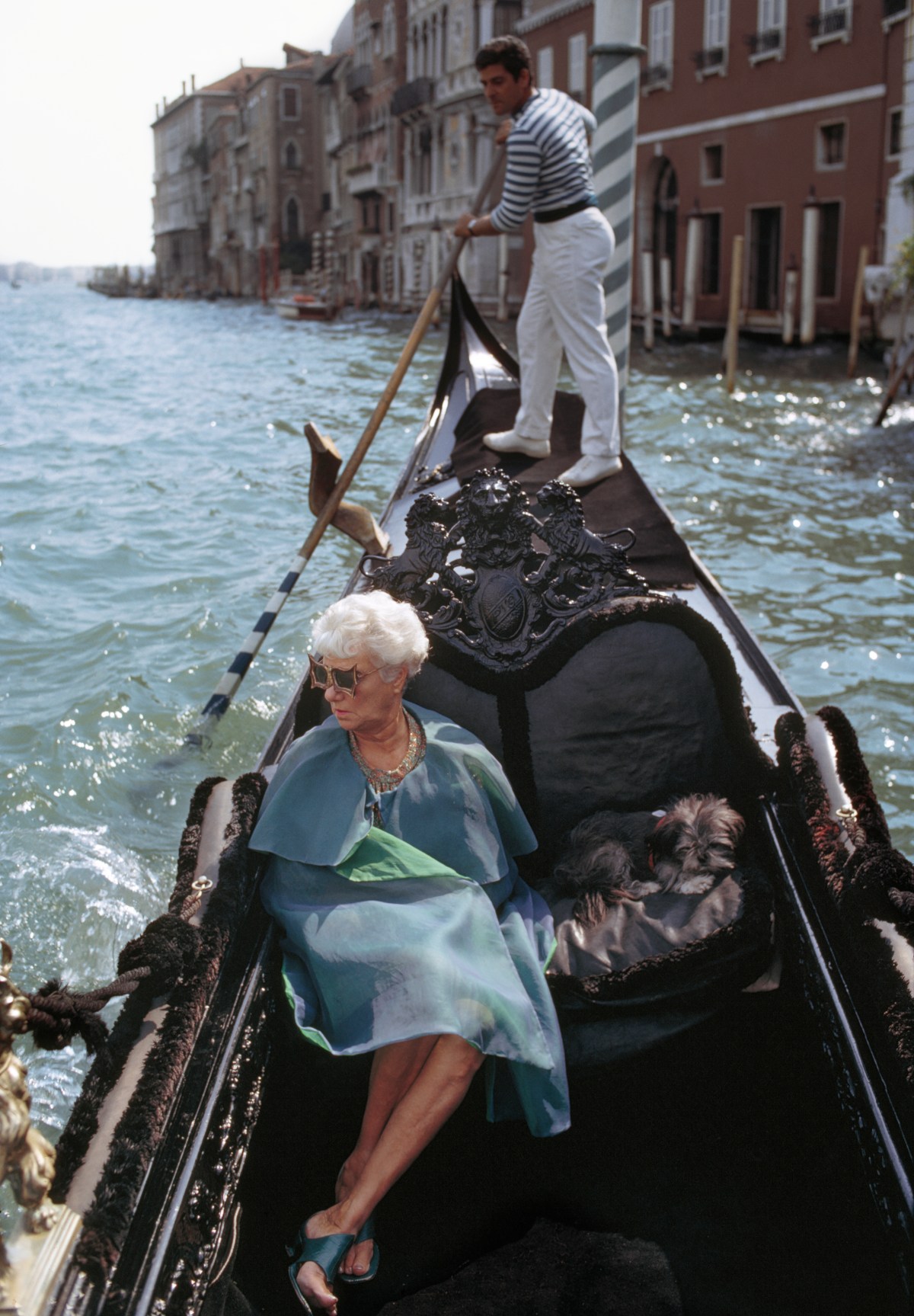 Peggy Guggenheim in gondola, Venezia, 1968 / Peggy Guggenheim in her gondola, 1968 (Photo Tony Vaccaro / Tony Vaccaro Archives)