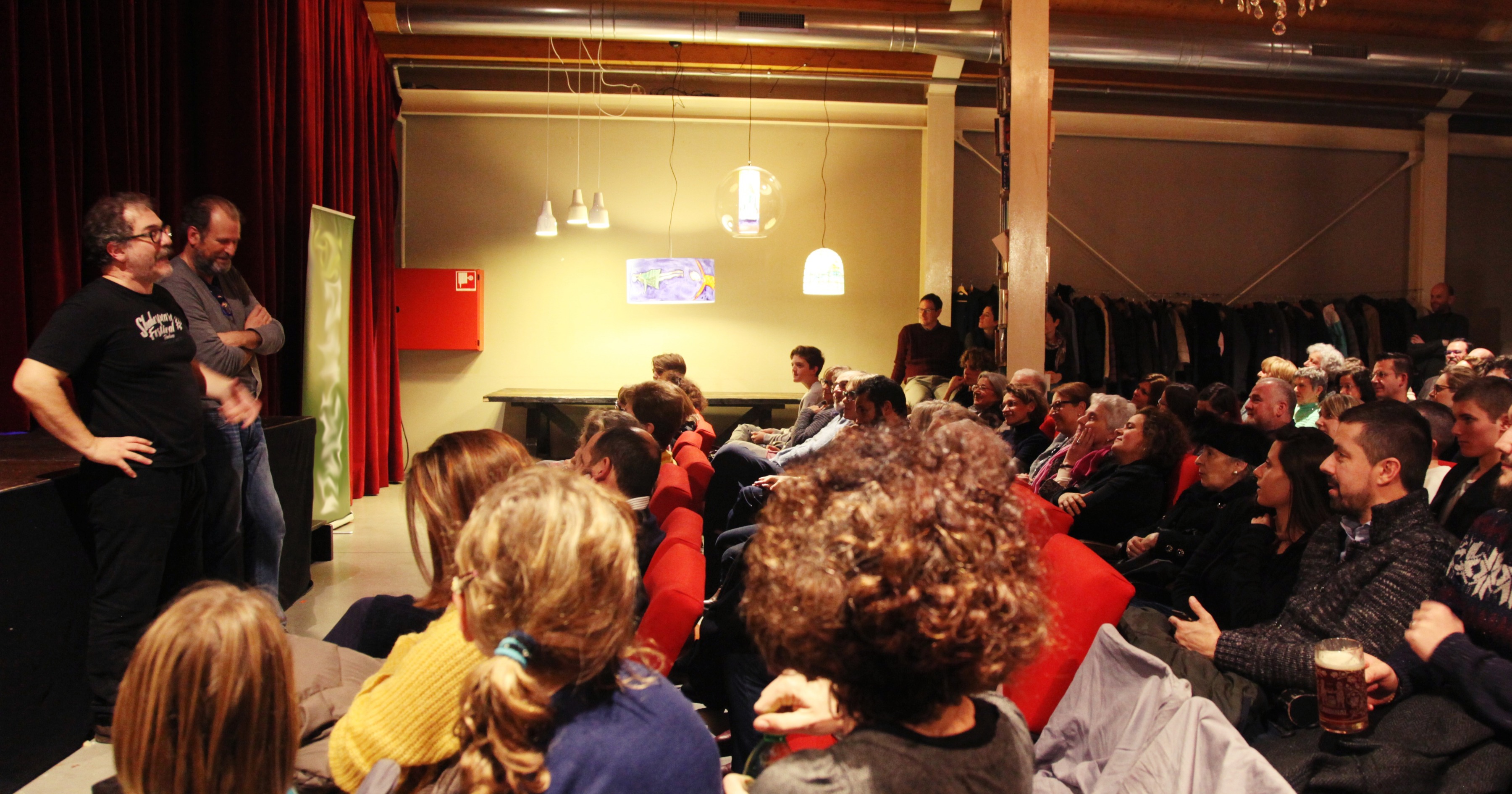 Andrea Pennacchi e Mirko Artuso dialogano con il pubblico al Teatro del Pane (foto di Giovanna Bison)