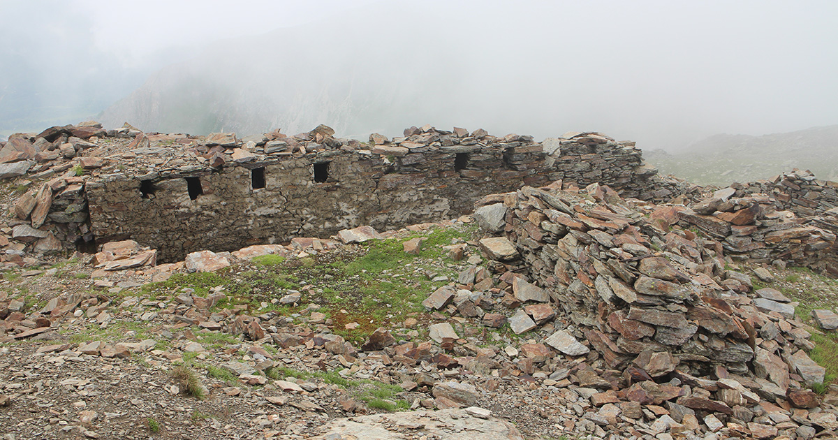 Monte Serodine, trinceramenti sulla cima di Bleis