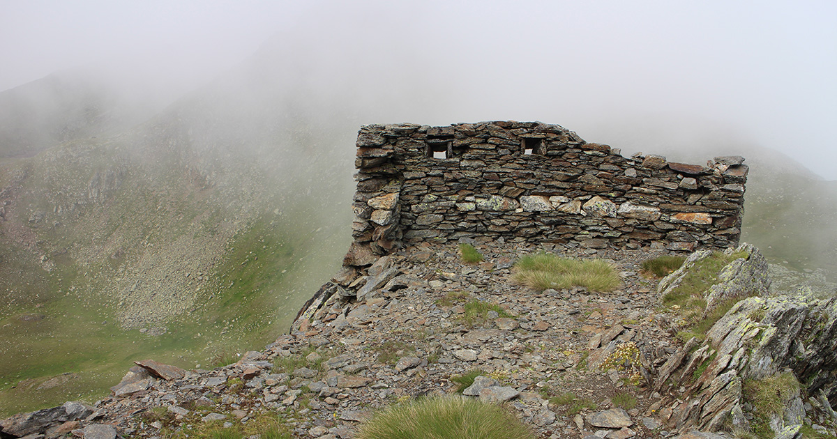 Monte Serodine, trinceramenti sulla cima di Bleis