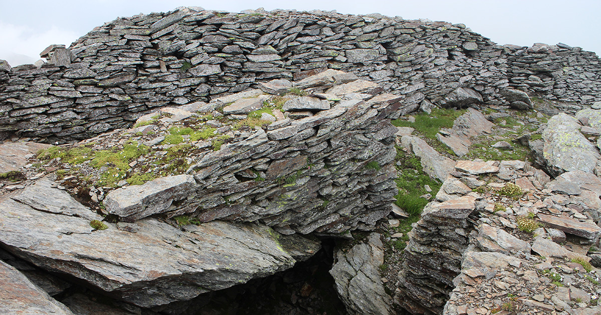 Monte Serodine, trinceramenti sulla cima di Bleis