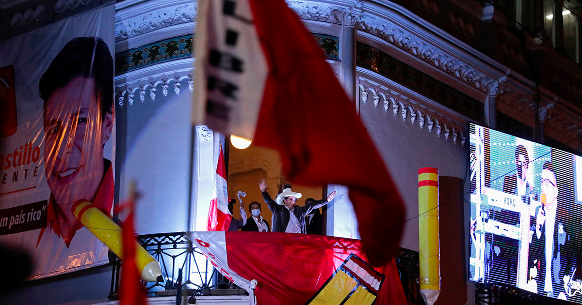 L'esultanza di Pedro Castillo dopo i risultati delle urne. Foto: Reuters