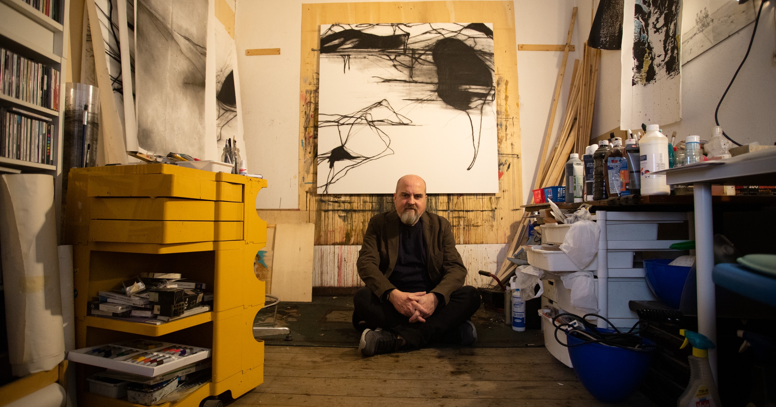 Pierantonio Tanzola nel suo atelier. Foto: Massimo Pistore