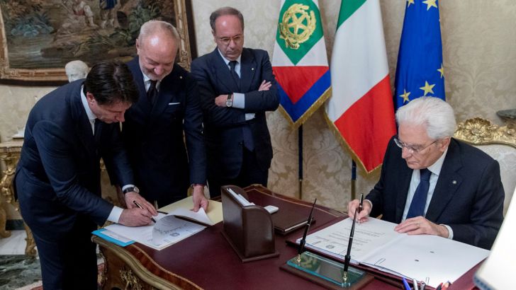 Firma Sergio Mattarella - Giuseppe Conte