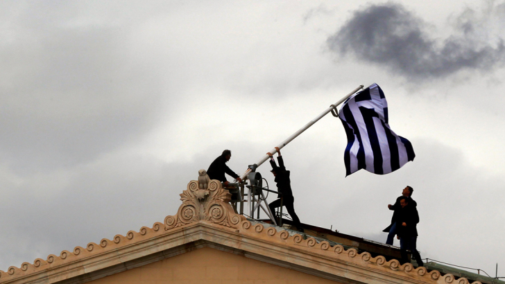 bandiera greca sul Parlamento di Atene