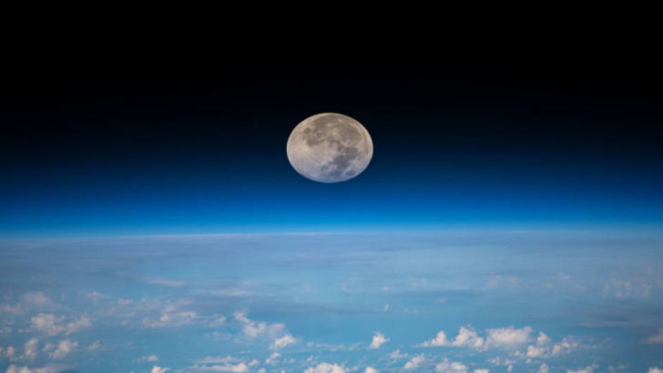 La Luna vista dalla stazione spaziale internazionale ISS. Foto: Nasa