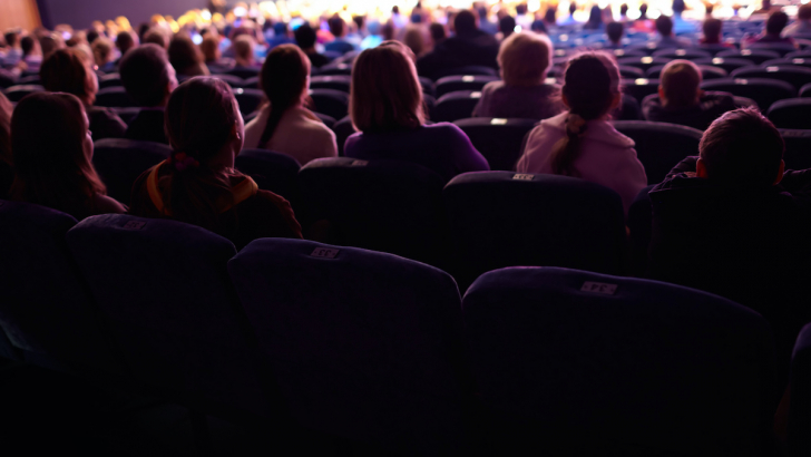 platea con persone