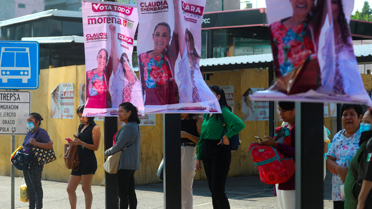 Pubblicità elettorali lungo le strade di Mexico City. Foto: Reuters